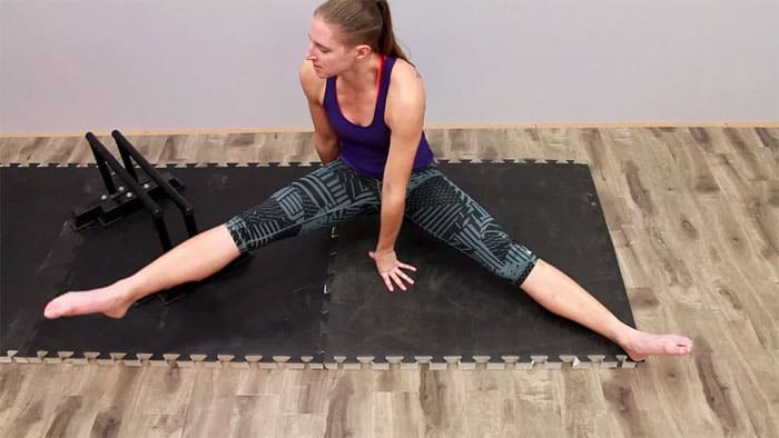 Calories and Sculpt with 6 Moves of Butt Workout In 20 Minute Lift-Leg Straddling